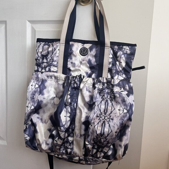 Lululemon duffle bag - Picture 1 of 2